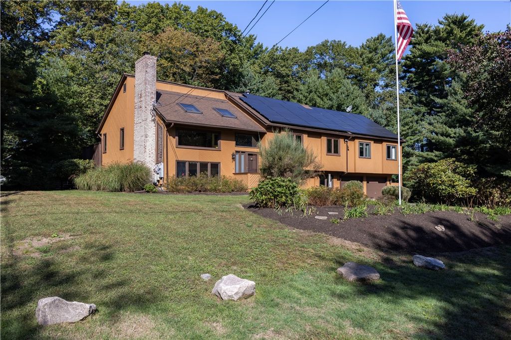 8 Robin Drive, North Kingstown, RI 02852