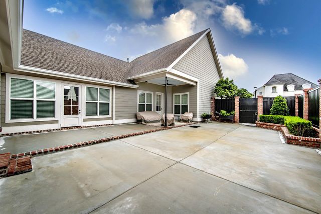 124 Rue Pelletier, Thibodaux, LA 70301