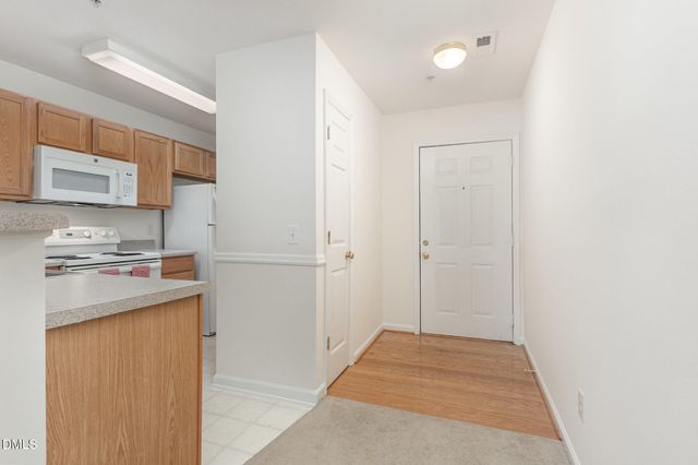 1901 Trailwood Heights Lane 204, Raleigh, NC 27603