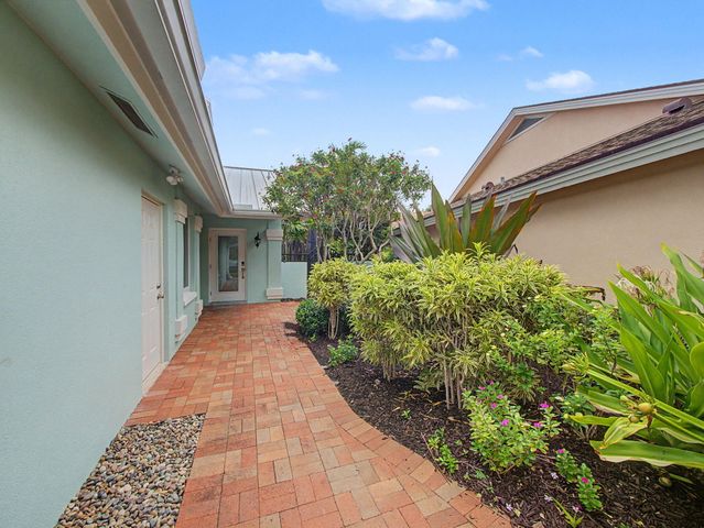 303 LEEWARD Drive, Jupiter, FL 33477