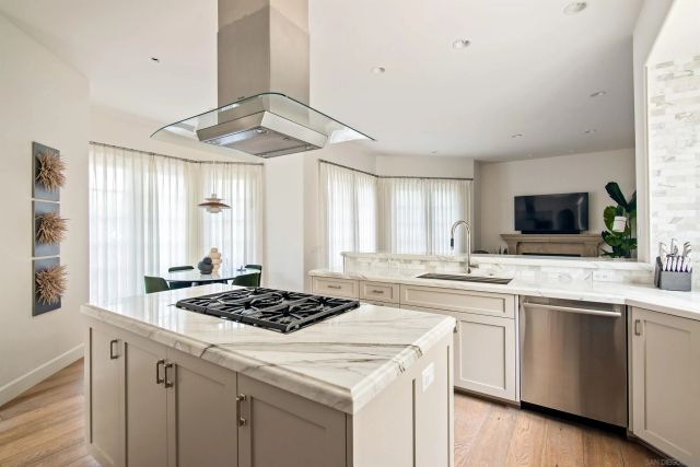 7729 Ivanhoe Avenue, La Jolla, CA 92037