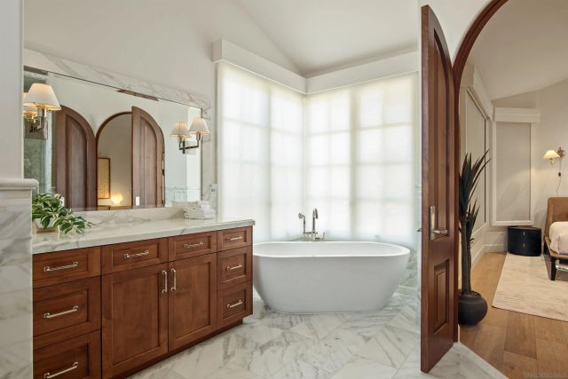 7729 Ivanhoe Avenue, La Jolla, CA 92037