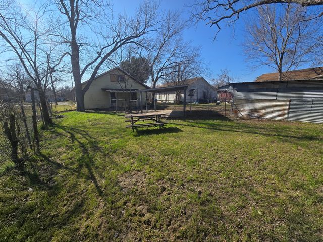 815 E Sumpter Street, Mexia, TX 76667