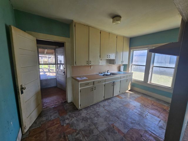 815 E Sumpter Street, Mexia, TX 76667