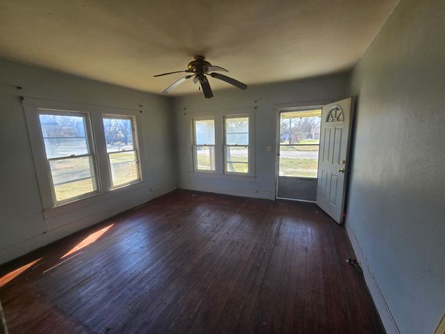 815 E Sumpter Street, Mexia, TX 76667