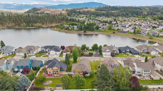 522 S Shelley Lake Ln, Spokane Valley, WA 99037
