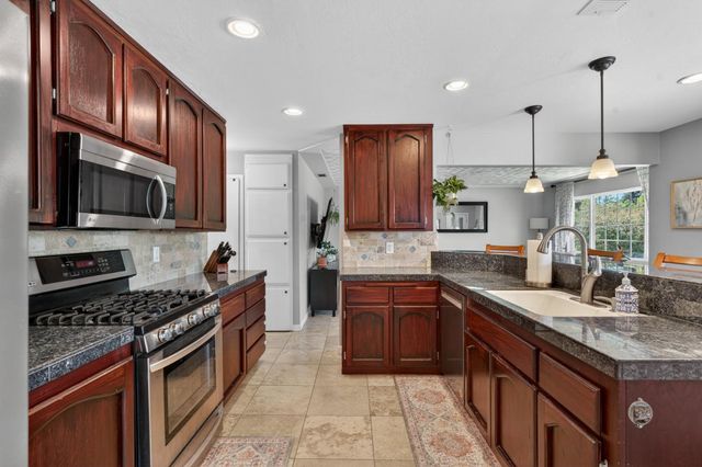 7200 Maretha St, Citrus Heights, CA 95610