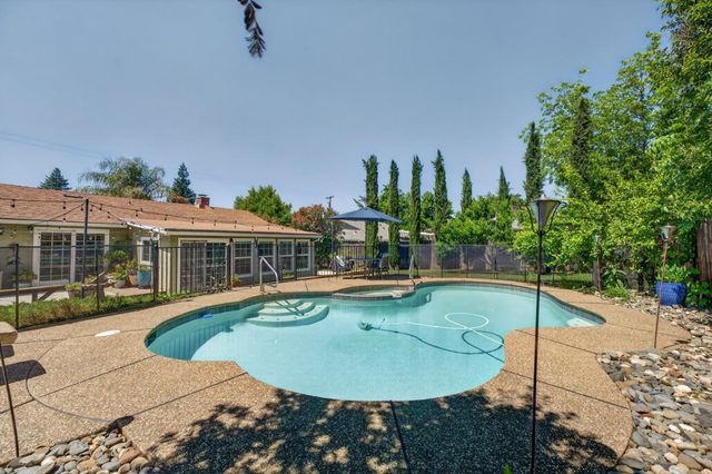 7200 Maretha St, Citrus Heights, CA 95610