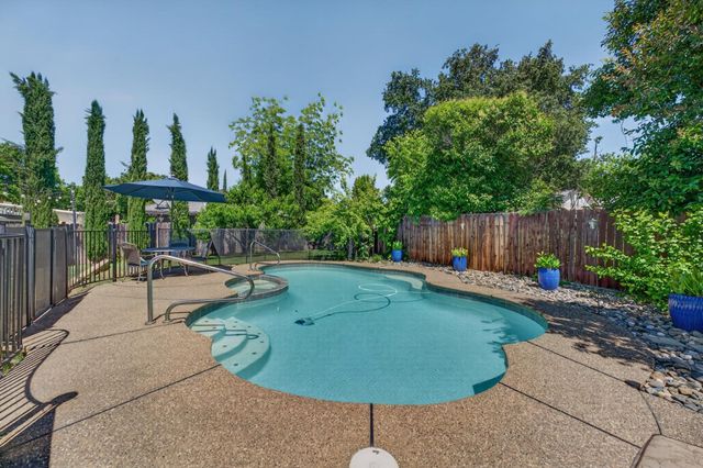 7200 Maretha St, Citrus Heights, CA 95610