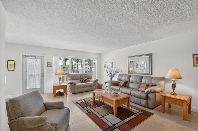 202 Wellington D, West Palm Beach, FL 33417