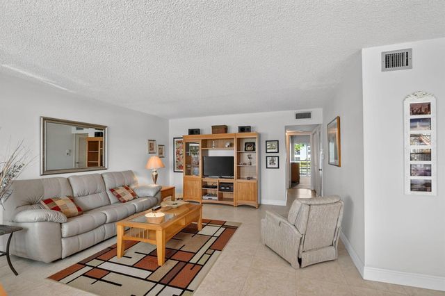 202 Wellington D, West Palm Beach, FL 33417