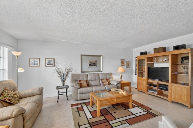 202 Wellington D, West Palm Beach, FL 33417