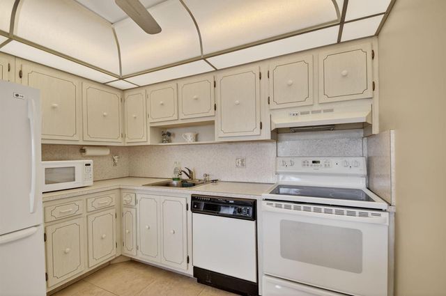 202 Wellington D, West Palm Beach, FL 33417