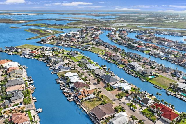 393 Mustang Blvd, Port Aransas, TX 78373