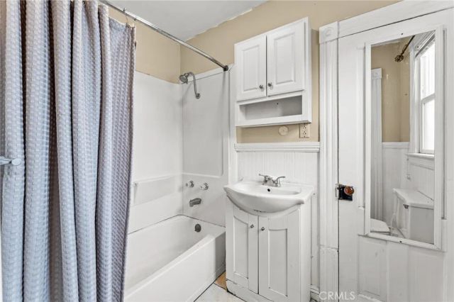 594 E 9th, Upland, CA 91786