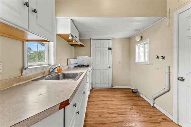 594 E 9th, Upland, CA 91786