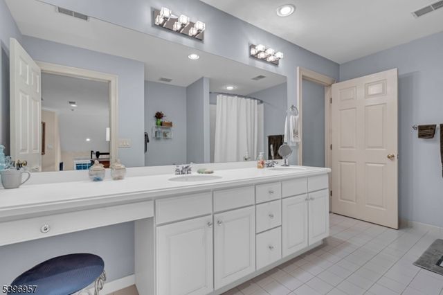 41 Dickinson Rd, Bernards Twp., NJ 07920