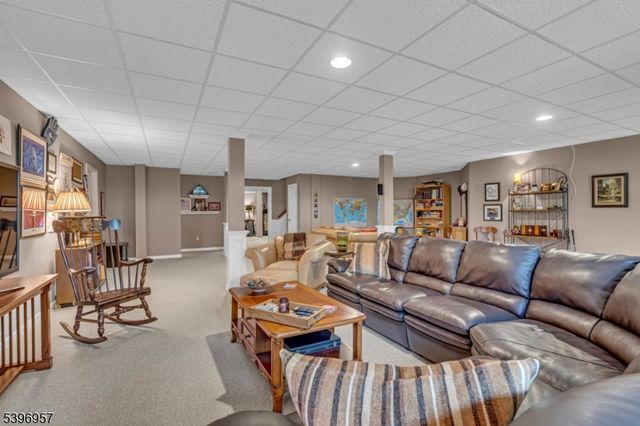 41 Dickinson Rd, Bernards Twp., NJ 07920