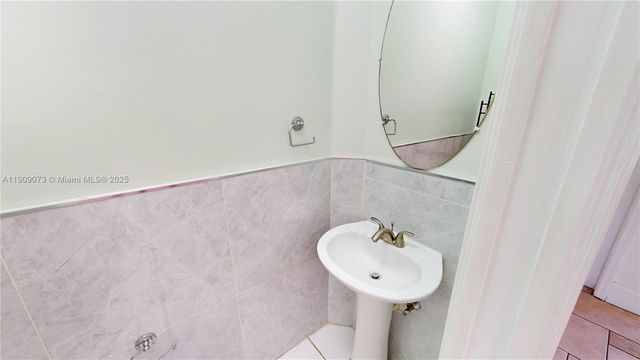 2221 SE 26th Ln, Homestead, FL 33035