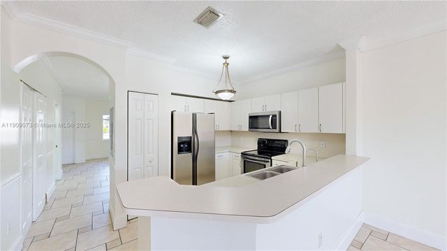 2221 SE 26th Ln, Homestead, FL 33035