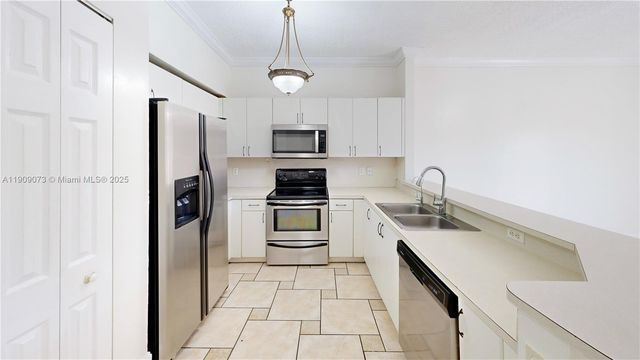 2221 SE 26th Ln, Homestead, FL 33035