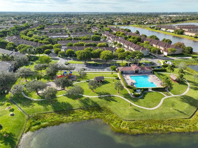 2221 SE 26th Ln, Homestead, FL 33035