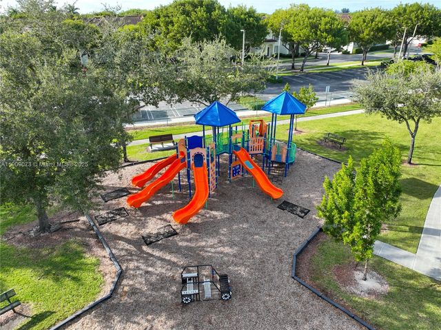 2221 SE 26th Ln, Homestead, FL 33035