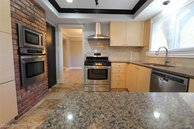 30024 Beacontree Street, Farmington, MI 48331