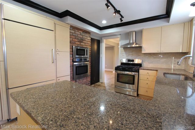 30024 Beacontree Street, Farmington, MI 48331