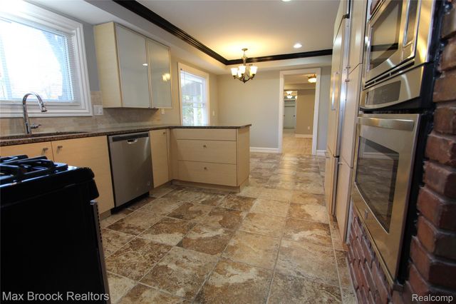 30024 Beacontree Street, Farmington, MI 48331