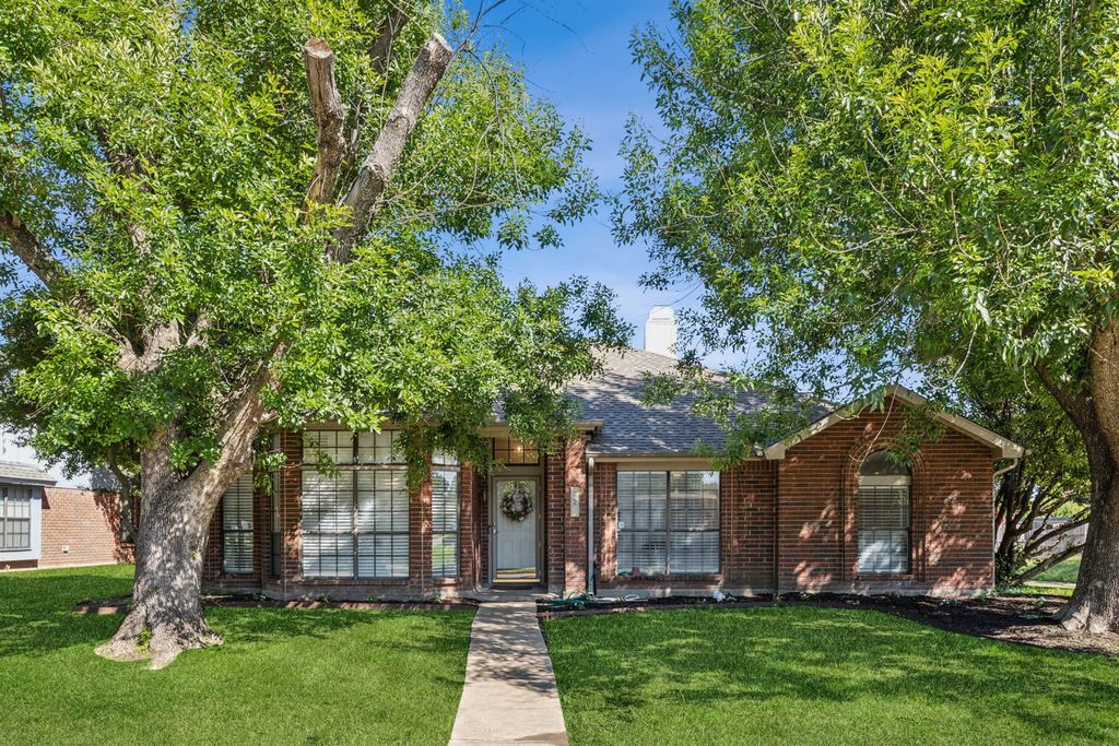 226 E Ridgegate Drive, Garland, TX 75040