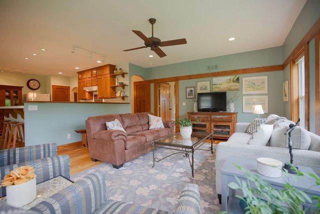 5390 Dodson Avenue, Kansas City, KS 66106