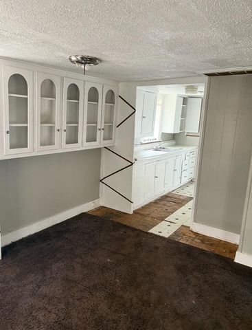 1016 S Jones Lane, Mustang, OK 73064