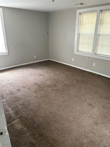 1016 S Jones Lane, Mustang, OK 73064