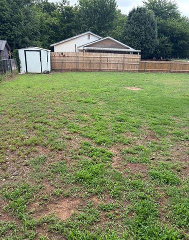 1016 S Jones Lane, Mustang, OK 73064