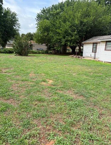 1016 S Jones Lane, Mustang, OK 73064