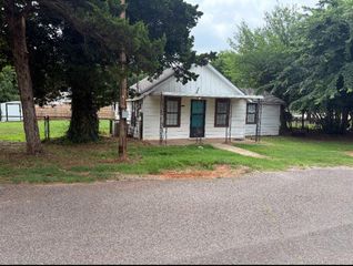 1016 S Jones Lane, Mustang, OK 73064