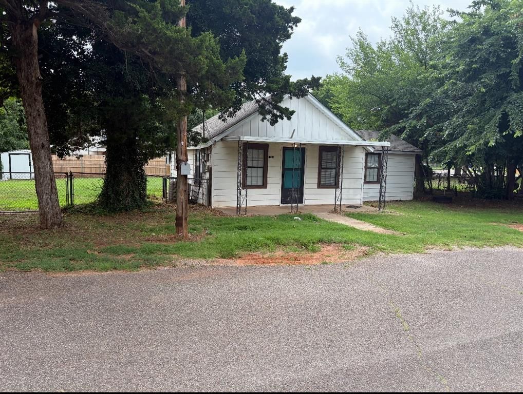 1016 S Jones Lane, Mustang, OK 73064