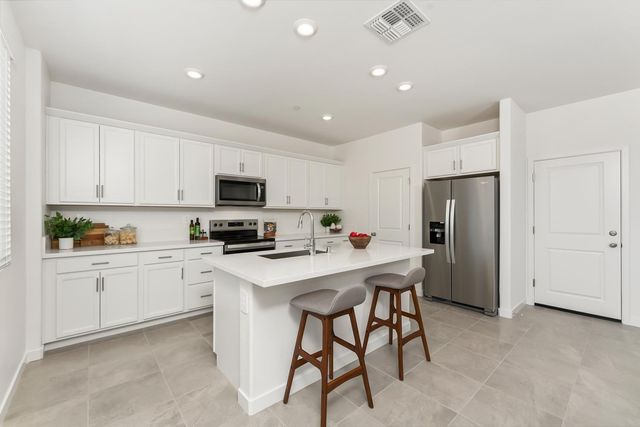 7585 Sachet Way, Sacramento, CA 95829