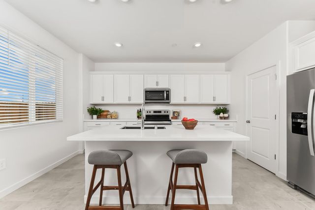 7585 Sachet Way, Sacramento, CA 95829