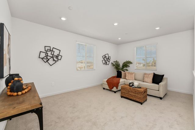7585 Sachet Way, Sacramento, CA 95829