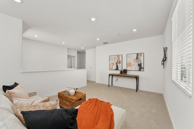 7585 Sachet Way, Sacramento, CA 95829