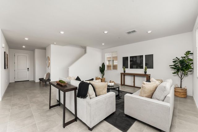 7585 Sachet Way, Sacramento, CA 95829