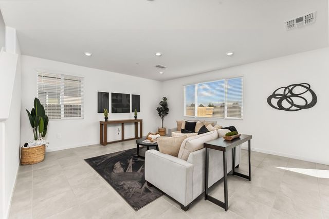7585 Sachet Way, Sacramento, CA 95829