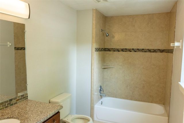537 Cottontail Drive B, Crosby, TX 77532