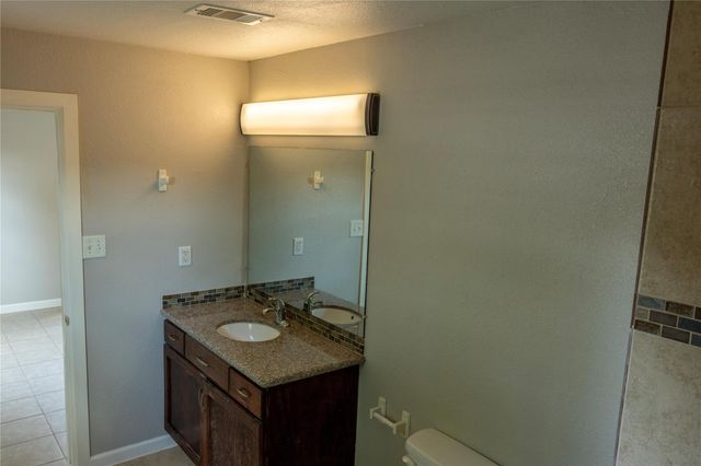 537 Cottontail Drive B, Crosby, TX 77532