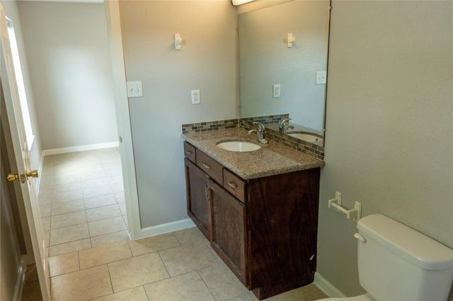 537 Cottontail Drive B, Crosby, TX 77532