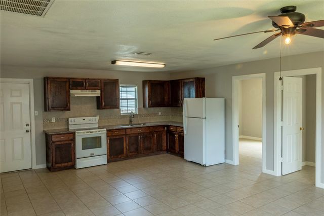 537 Cottontail Drive B, Crosby, TX 77532