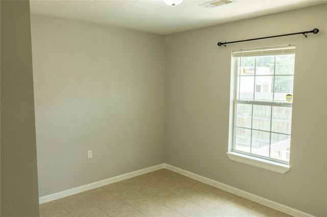 537 Cottontail Drive B, Crosby, TX 77532