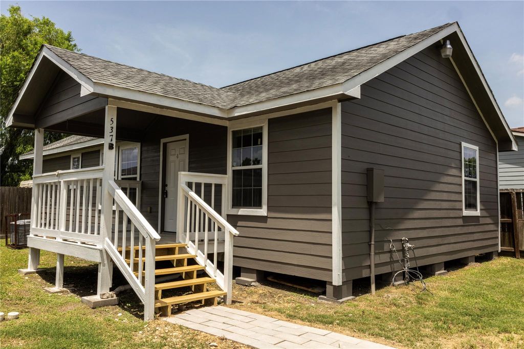 537 Cottontail Drive B, Crosby, TX 77532